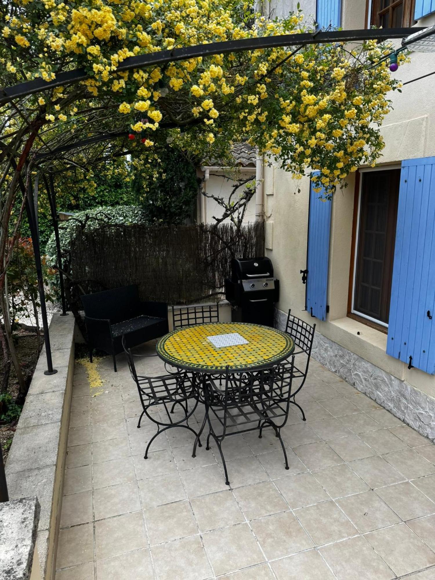 Apartamento Mas Saint Antoine Rognonas Exterior foto